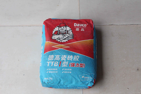 銷售侵犯“德高”等多個(gè)知名品牌瓷磚膠商標(biāo)專用權(quán)的產(chǎn)品被查